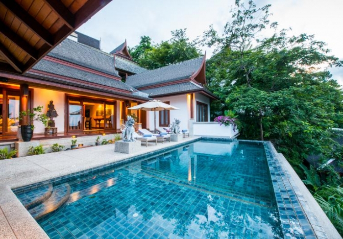 Luxury 4 bedroom villa with unique 180 degree seaview